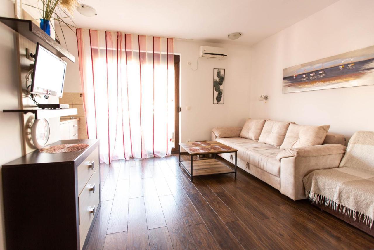 Lora Apartment *