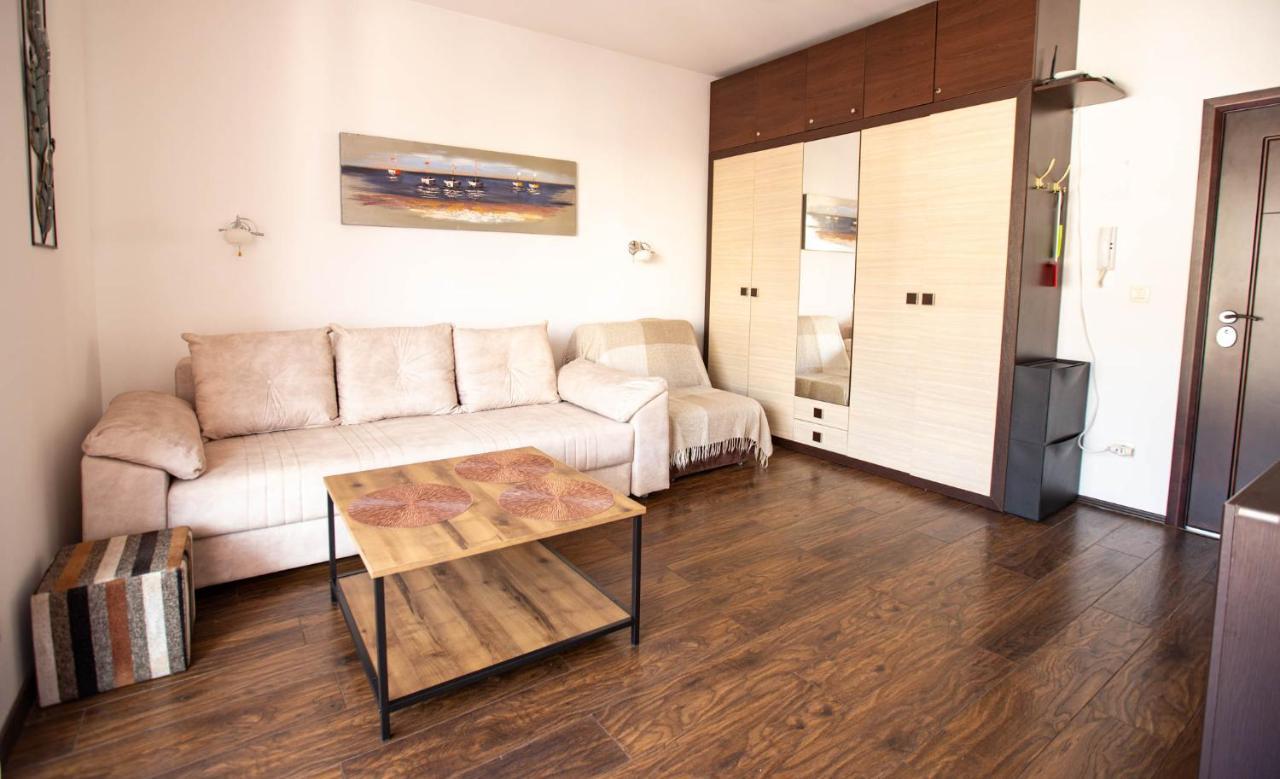 Lora Apartment *