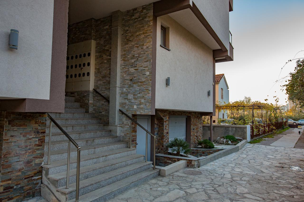 Lora Apartment *